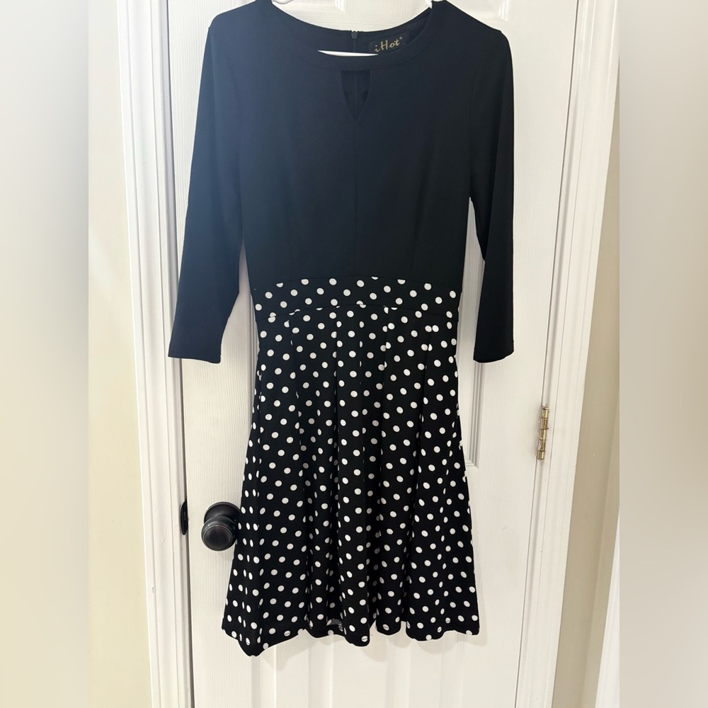 🟩3/$15 Black and White Polka Dot Long Sleeve Dress